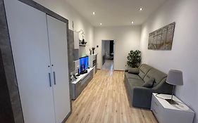Schoene, Helle Wohnung In Stadtnaehe